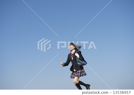 藍天和高中學生 13536957