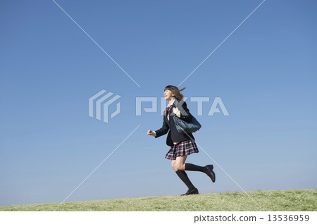 藍天和高中學生 13536959