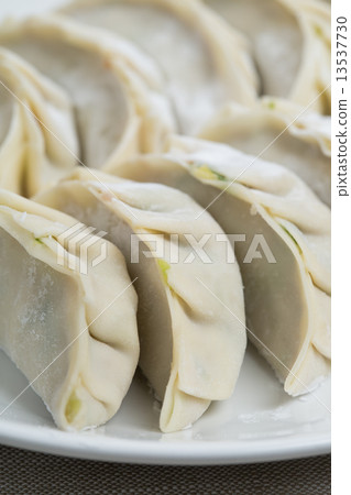 生餃子 13537730