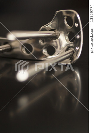 Traumatology orthopedic surgery implant plate and screws Traumatology orthopedic surgery implant plate and screws 13539774