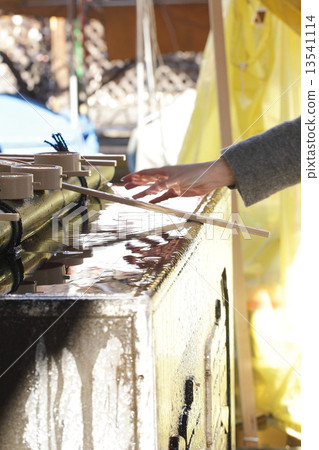 Yushima Tenjin's handwater house 13541114