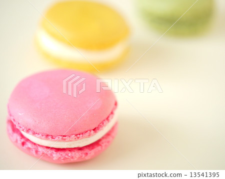 Macaron (curved line horizontal position) 13541395