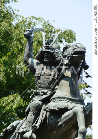 The horse statue of Yoshisada Nitta (Keio Line · Rotary of Minobaruhara station / Katamachi, Fuchu city, Tokyo) 13542006