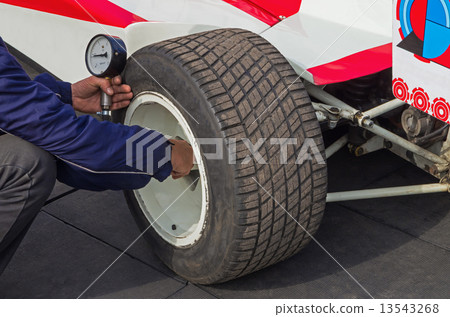 Pressure control 13543268