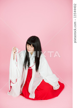 寺廟少女形象的一位小姐 13544402