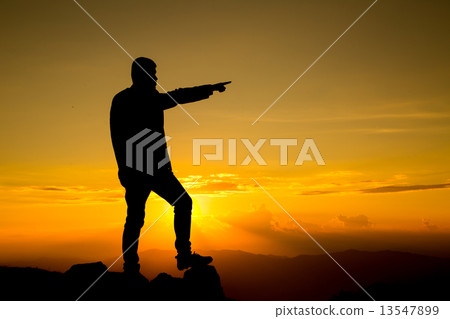 Businessman point the taget for go to his planning Businessman point the taget for go to his planning 13547899