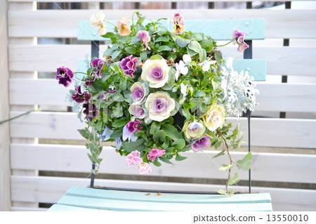 Hanging leaf button and pansy 13550010