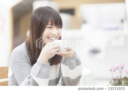 Fun cute girl with fashionable cafe Fun cute girl with fashionable cafe 13551015