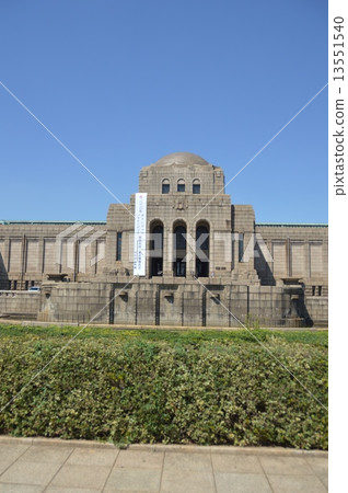 神聖紀念繪畫博物館(明治神宮外苑L /東京新宿區Kasumigaoka鎮) 神聖紀念繪畫博物館(明治神宮外苑L /東京新宿區Kasumigaoka鎮) 13551540