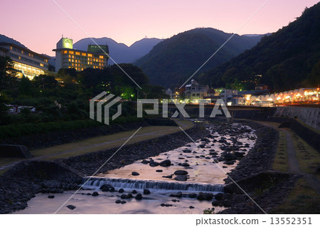 Hakone Yumoto at dusk 13552351