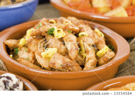 Pollo al limon con ajo - Chicken with lemon and garlic. Tapas! Pollo al limon con ajo - Chicken with lemon and garlic. Tapas! 13554584
