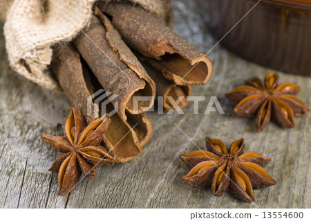 Cassia Bark & Star Anise Cassia Bark & Star Anise 13554600