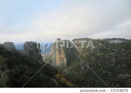 米特奧拉（希臘 - 米特奧拉）的岩層和修道院 13554670
