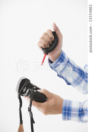 與照相機的資深男性 13554861