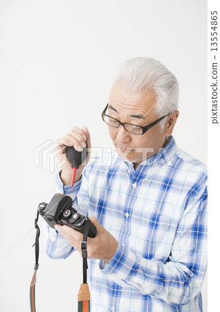Senior male with camera 13554865