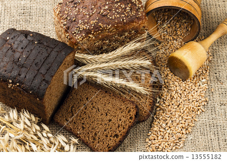 fresh white bread 13555182