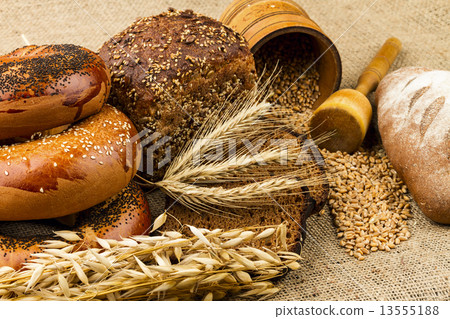 fresh white bread 13555188