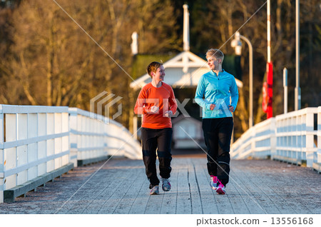 Jogging women 13556168