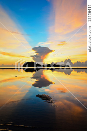 Sunrise at Hat Sai Ri beach in Chumphon Sunrise at Hat Sai Ri beach in Chumphon 13556415