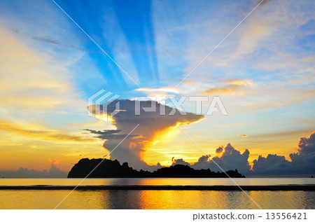 Sunrise at Hat Sai Ri beach in Chumphon Sunrise at Hat Sai Ri beach in Chumphon 13556421