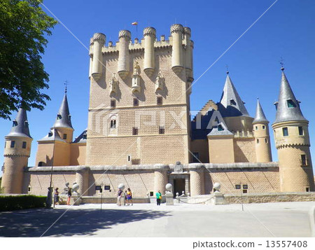 Alcazar of Segovia 13557408