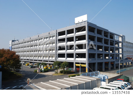 Oi's wharf's logistics building 13557438