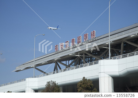 Aircraft to take off Fukuoka Airport international flight 13558726