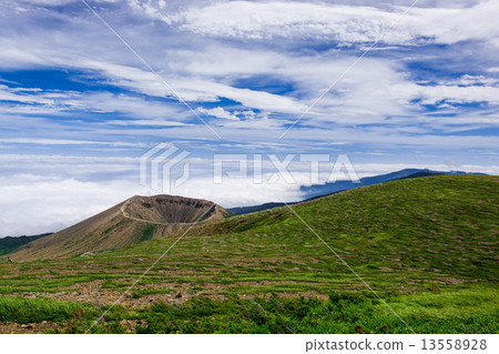 Peeping into the crater Summer Azuma Fuji Peeping into the crater Summer Azuma Fuji 13558928