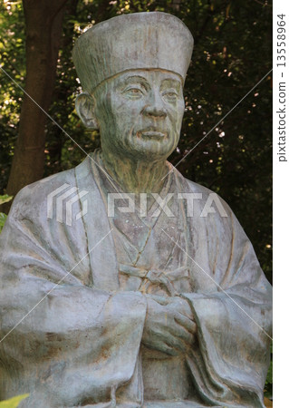 Statue of Sen no Rikyu at Daisen Park in Sakai Ward, Sakai City, Osaka Prefecture 13558964