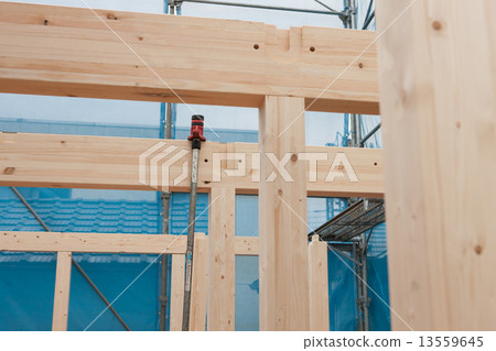 木屋的上層建築 13559645