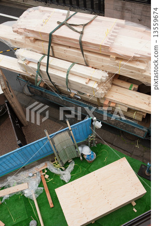 木屋的上層建築 13559674