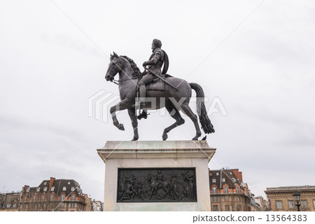 Paris Henri IV IV horse statue Paris Henri IV IV horse statue 13564383
