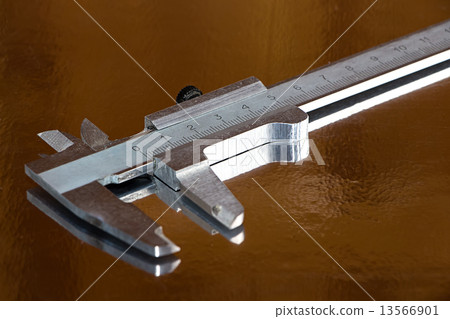 Image of metallic caliper Image of metallic caliper 13566901