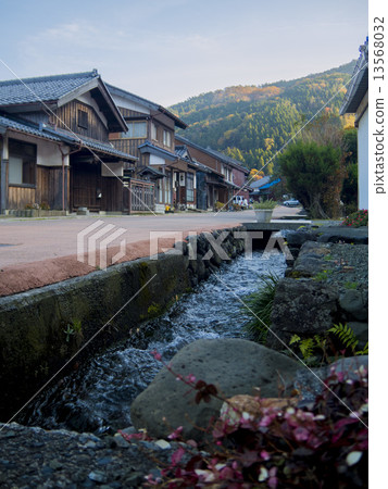 Rivers and streets flowing through Kumagawa Inn 13568032