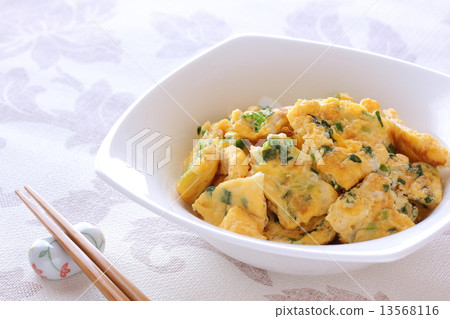 藍色洋蔥炒雞蛋 藍色洋蔥炒雞蛋 13568116