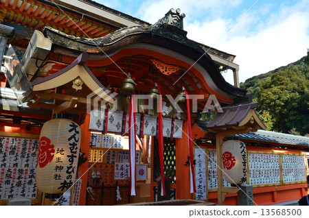 The main shrine of the land owners' shrine (Kiyomizu Temple precinct / Kyoto shi Higashiyama ku Shimizu) 13568500