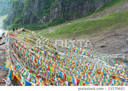 Tunnel of Buddhism of Tibetan Buddhism · Talcho of God's waterfall 13570681
