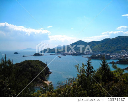 Scenery of Uruseu Sensou Island 13571287