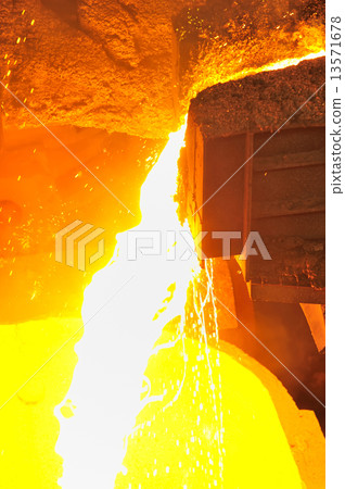 Pouring of liquid metal 13571678