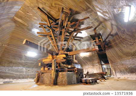 old  extraction salt machine 13571936