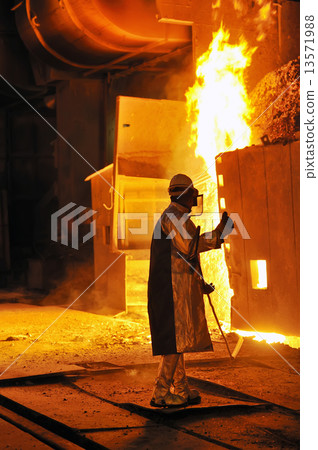 worker with hot steel 13571988