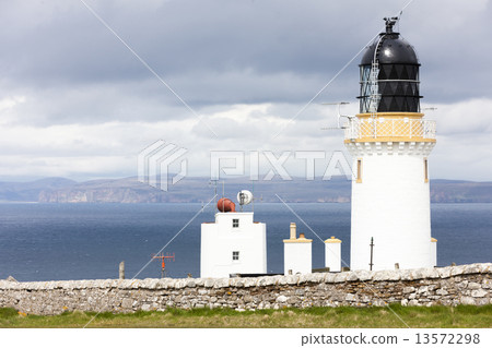 Dunnet Head Lighthouse with Orkney in the background, Highlands, Dunnet Head Lighthouse with Orkney in the background, Highlands, 13572298