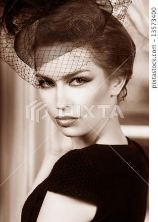 Beautiful woman 13573400