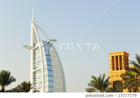 Burj al Arab hotel during sunset, Dubai, UAE 13577579