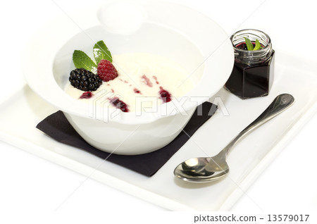 semolina with jam on a white background in the restaurant 13579017