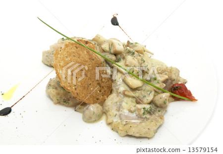 baked meat with mushrooms and cream sauce 13579154