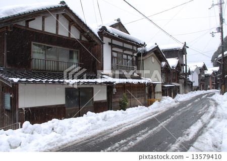 A snow-covered shipyard group of Ine of Ine "preserved area of nationally designated important traditional building group" 13579410