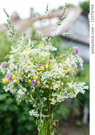 bouquet of bright wildflowers 13579704