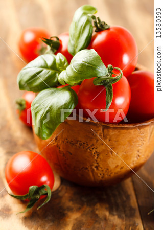 fresh tomatoes 13580593