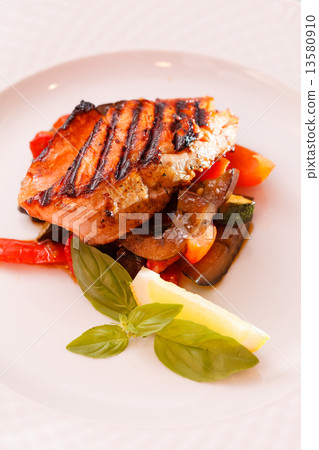 salmon steak with vegetables 13580910